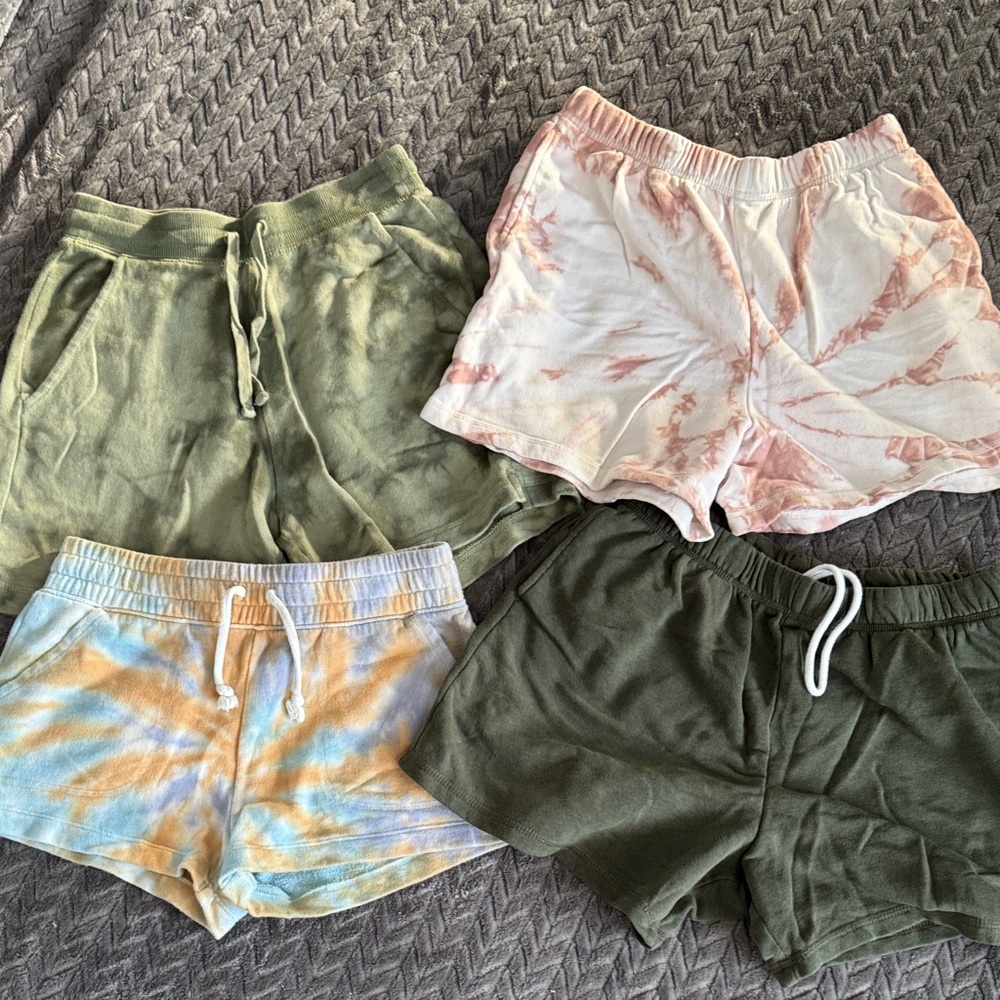 SO and Old Navy Juniors Lounge Shorts.  Set of 4 size XS.